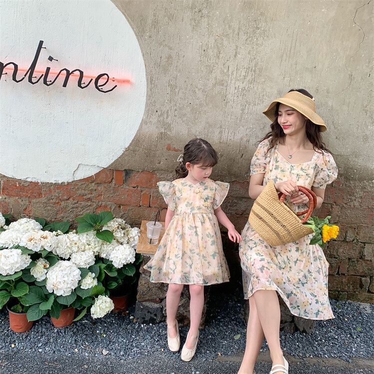 Family Matching Outfits Parent-child Short-sleeved Dress Summer Women's Clothing Chiffon Floral Girls Dress Street Beach Parent-child Dress 23050