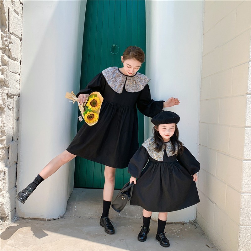 Family Matching Outfits Parent-child Wear Autumn Girl Baby Floral Irregular Collar Dress Retro Hepburn Style Dress 230506