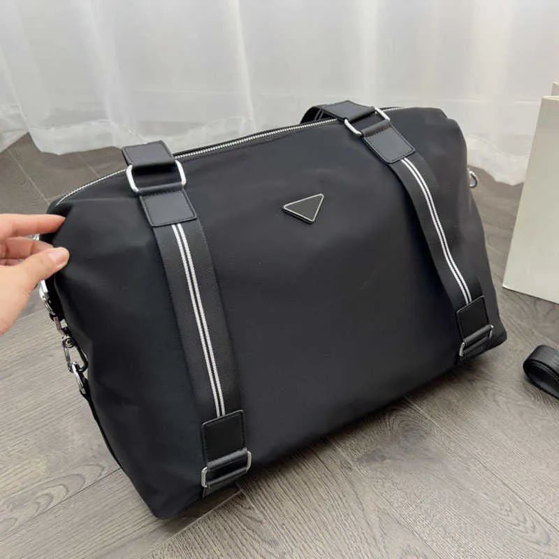 Duffel Bags Designer travel bags Gym Luggage Handbag High Capacity nylon Luxury Crossbody Bags Unisex Yoga handbags 22120
Duffel Bags Designer travel bags Gym Luggage Handbag High Capacity nylon Luxury Crossbody Bags Unisex Yoga handbags 22120