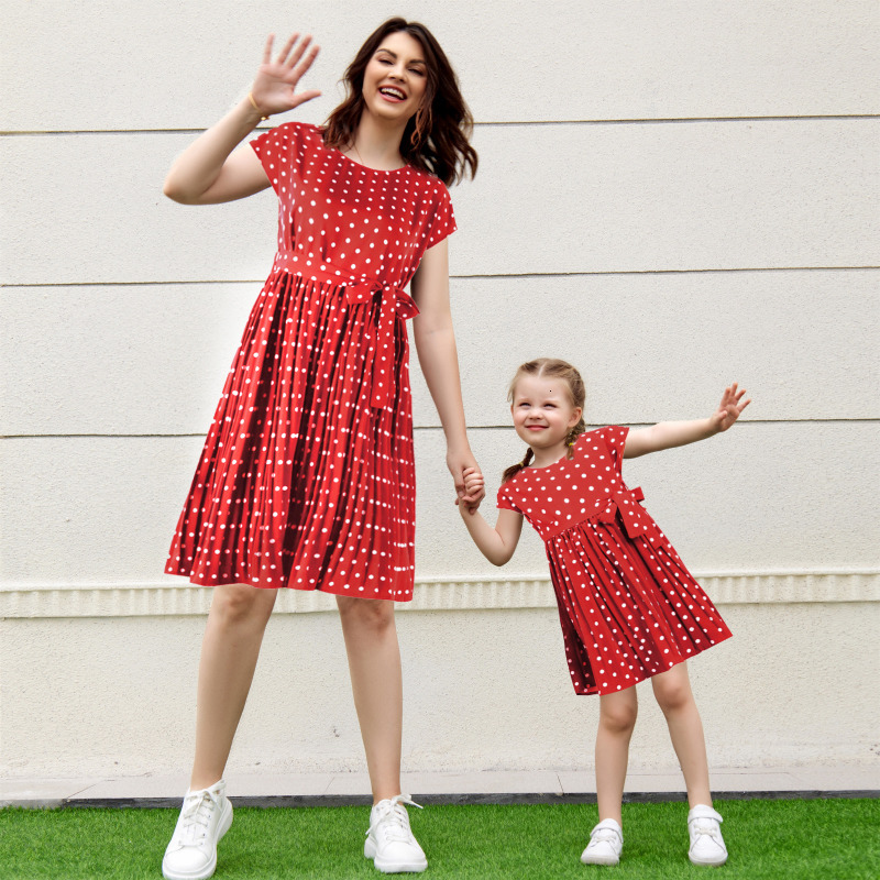 Family Matching Outfits 1 pcs Summer Dresses Polka Dot Mother-Daughter Parent-Child Dress Holiday Leisure Fashionable Clothes 230506