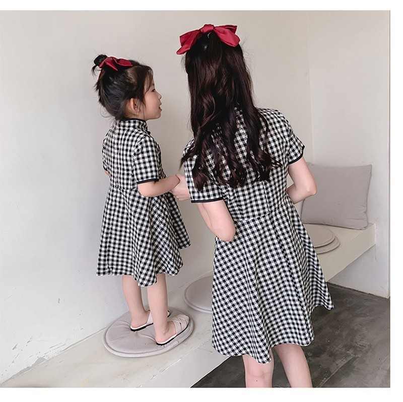 Family Matching Outfits Parent-child Summer Dress Mother And Daughter Plaid Cheongsam Dress Chinese Style Summer Net Red Suit 230506