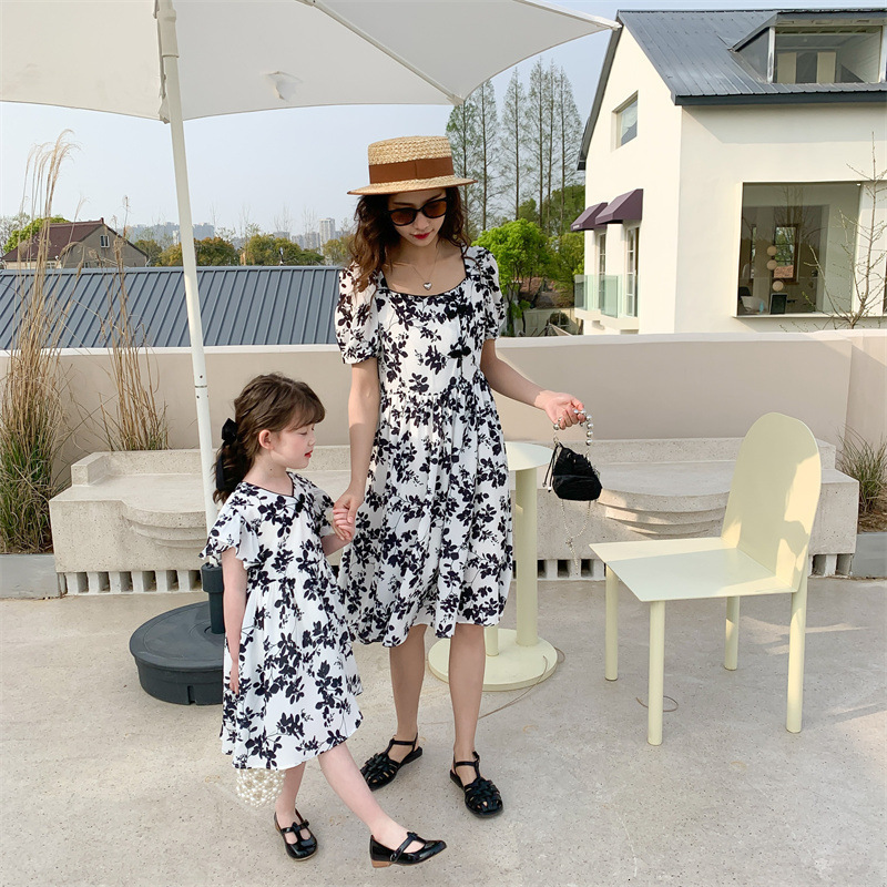Family Matching Outfits High-end Parent-child Summer Dress Mother and Daughter Dress Korean Chiffon Skirt Girl Short-sleeved Floral Chiffon Skirt 2305