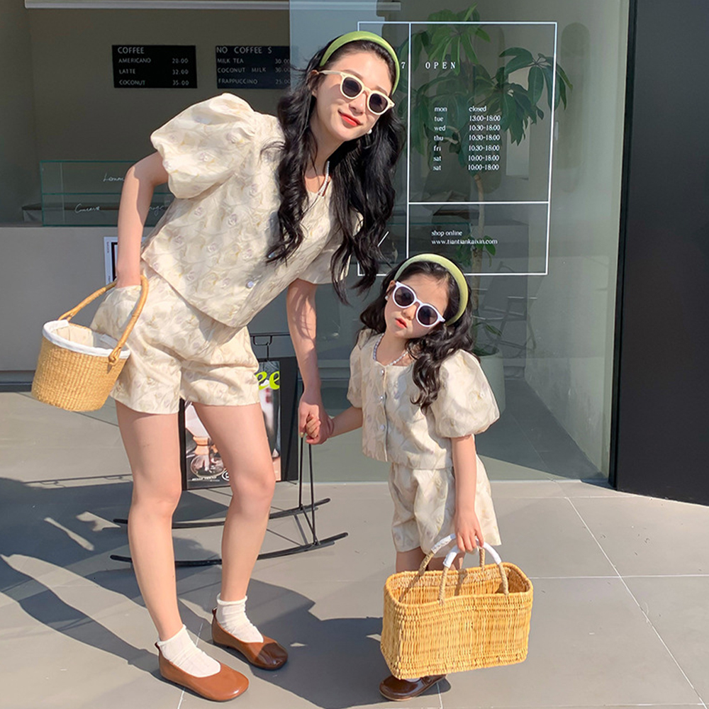 Family Matching Outfits Bear Leader Parent-child Outfit Summer High-end Mother Daughter Set Korean Version Girls Oil Painting Embroidery Set Kid Cloth