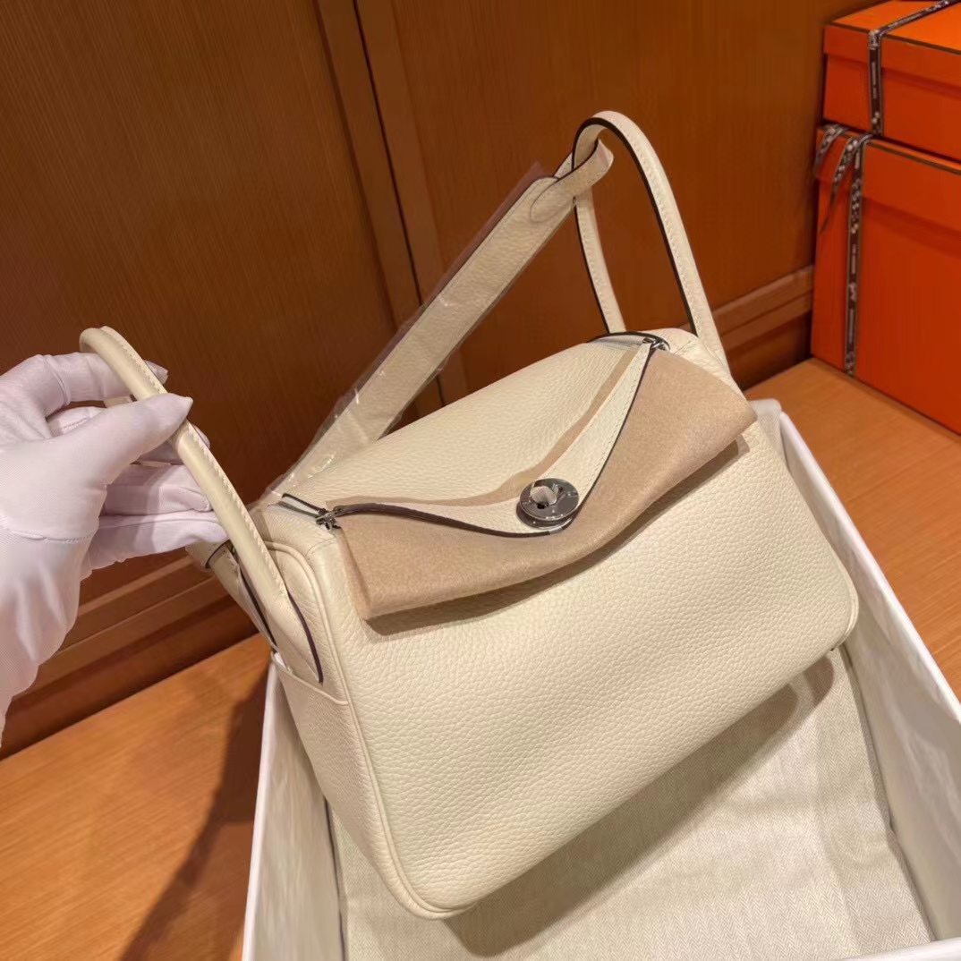 Designer Bag calfskin One Shoulder Bag Classic fashion women's handbag upscale original leather and 18K exquisite electroplated hardware crafted with gift box, Black
Designer Bag calfskin One Shoulder Bag Classic fashion women's handbag upscale original leather and 18K exquisite electroplated hardware crafted with gift box, Black