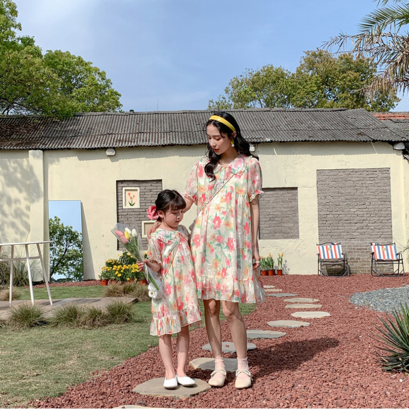 Family Matching Outfits Mom And Daughter Dresses Parent-Child Matching Floral Pattern Dress Korean Summer Women And Baby Girls Clothing Dress Robe 230