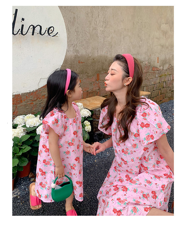 Family Matching Outfits Mum And Daughter Matching Pink Dress For Kids Girl Floral Dresses Summer Korean Women Clothing Parent-Child Frock 230506