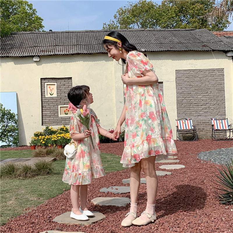 Family Matching Outfits Mom And Daughter Dresses Parent-Child Matching Floral Pattern Dress Korean Summer Women And Baby Girls Clothing Dress Robe 230
