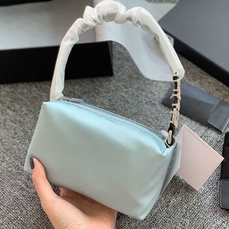 New Designer 23ss Bag Logo Rhinestone Women's Bag Heiress Satin Handbag fashion brand womens bags, Sky blue
New Designer 23ss Bag Logo Rhinestone Women's Bag Heiress Satin Handbag fashion brand womens bags, Sky blue