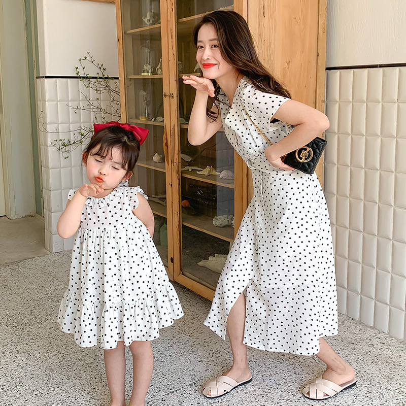 Family Matching Outfits Summer Mommy and Me Princess Dresses Mother and Daughter Beach Vacation Short Sleeve Long Dress Girl Parent-child Dot Clothing