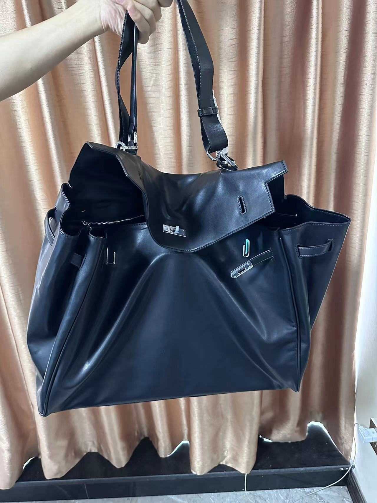 Luxury Designer Kellyss Tote Bag Crossbody Bag Handbag Large Capacity 50cm/40cm Size Silver Buckle Layer Cowhide Litchi Pattern Handheld Single Shoulder Bags, Black-40cm
Luxury Designer Kellyss Tote Bag Crossbody Bag Handbag Large Capacity 50cm/40cm Size Silver Buckle Layer Cowhide Litchi Pattern Handheld Single Shoulder Bags, Black-40cm