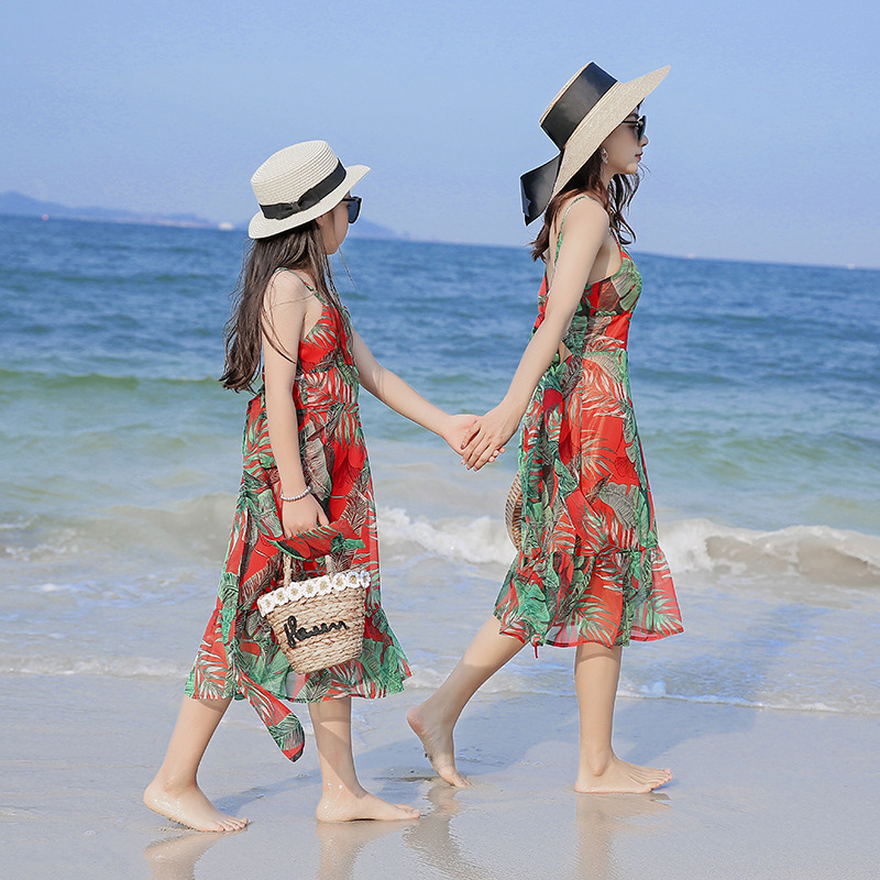 Family Matching Outfits Parent Child Summer Dress Outdoor Mother Daughter Beach Outdoor Thin Sling Dress 230506