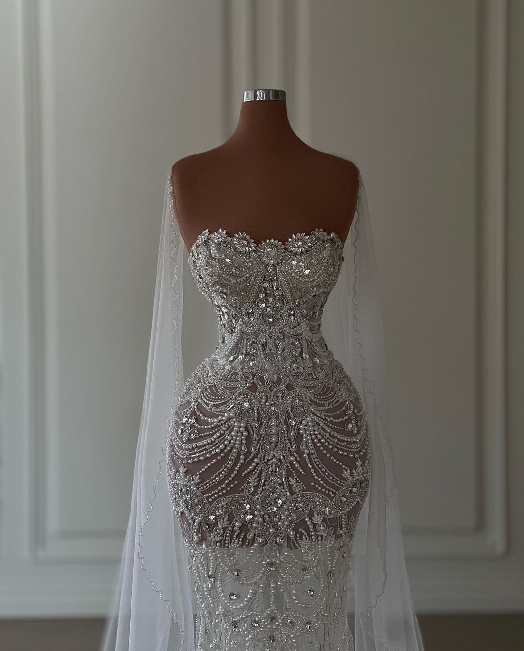 Exquisite Mermaid Wedding Dresses Sleeveless Bateau Appliques Sequins D Lace Dias Hollow Beaded Shiny Or Length Bridal Gowns Custom Made Abiti Da Spos