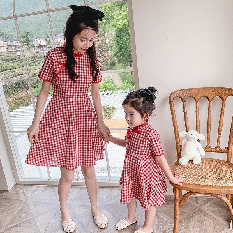 Family Matching Outfits Parent-child Summer Dress Mother And Daughter Plaid Cheongsam Dress Chinese Style Summer Net Red Suit 230506