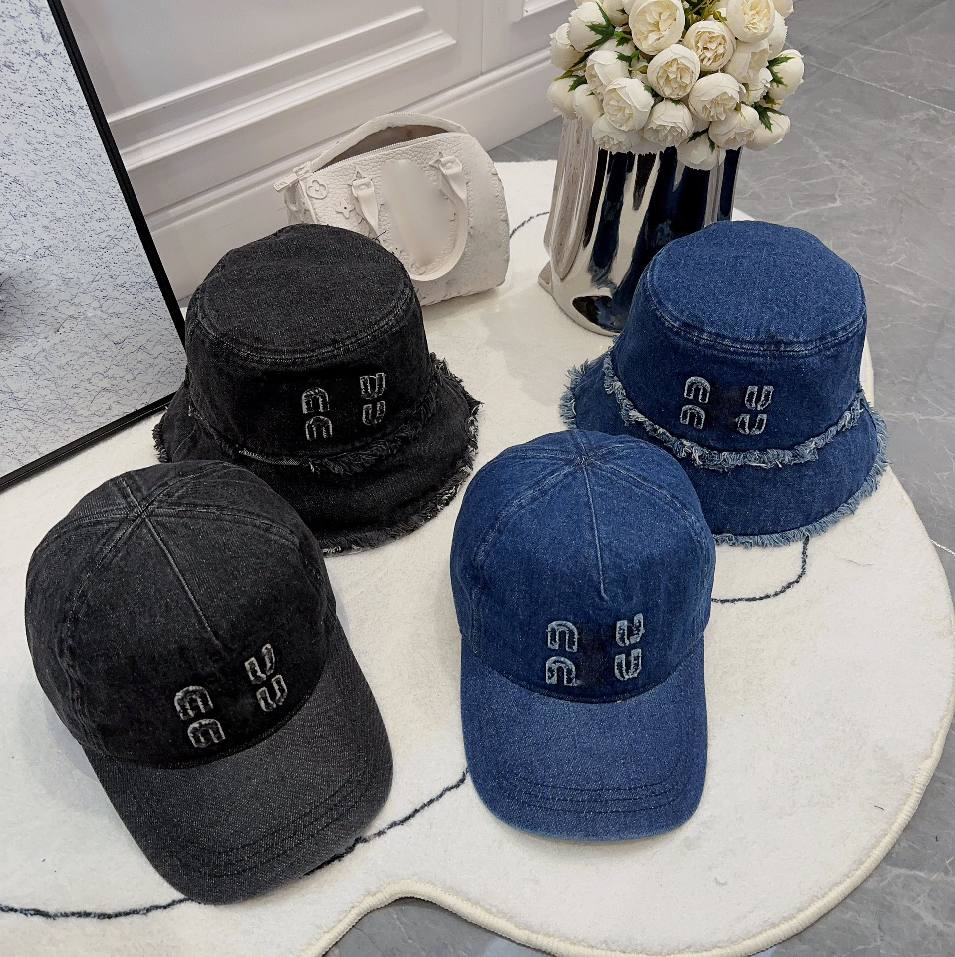 Couple Denim Material Designer Ball cap Summer casquette Vacation Travel Sun Protection Letter Embroidery Water Wash Hole bucket hat
Couple Denim Material Designer Ball cap Summer casquette Vacation Travel Sun Protection Letter Embroidery Water Wash Hole bucket hat
