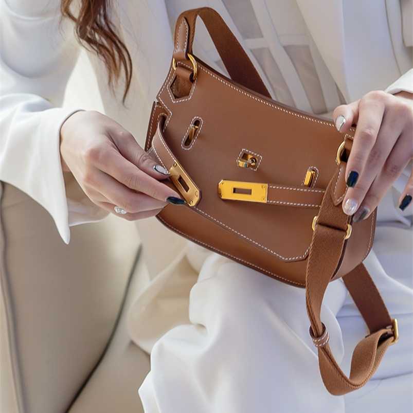 Totes Handbag Jypsieres H erms bag Mini Saddle Bag Swift Leather Shoulder BagILFP, 23cm golden brown solid shoulder strap
Totes Handbag Jypsieres H erms bag Mini Saddle Bag Swift Leather Shoulder BagILFP, 23cm golden brown solid shoulder strap