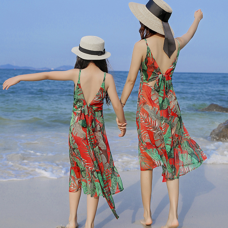 Family Matching Outfits Parent Child Summer Dress Outdoor Mother Daughter Beach Outdoor Thin Sling Dress 230506