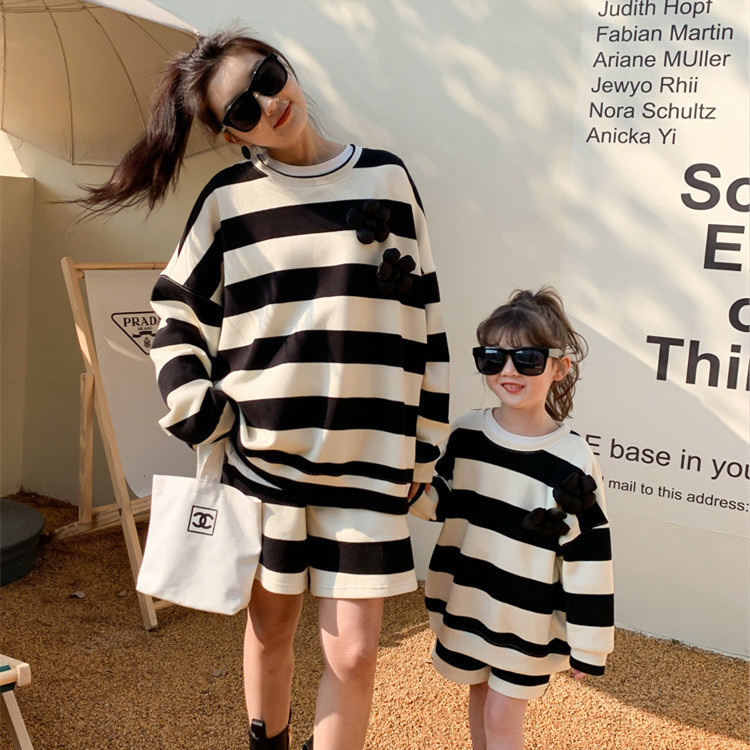 Family Matching Outfits Mom Daughter Matching Outfits Mother And Baby Girls Clothes Set Korean Fashion Parent-Child Spring Autumn Clothing Suit 230506