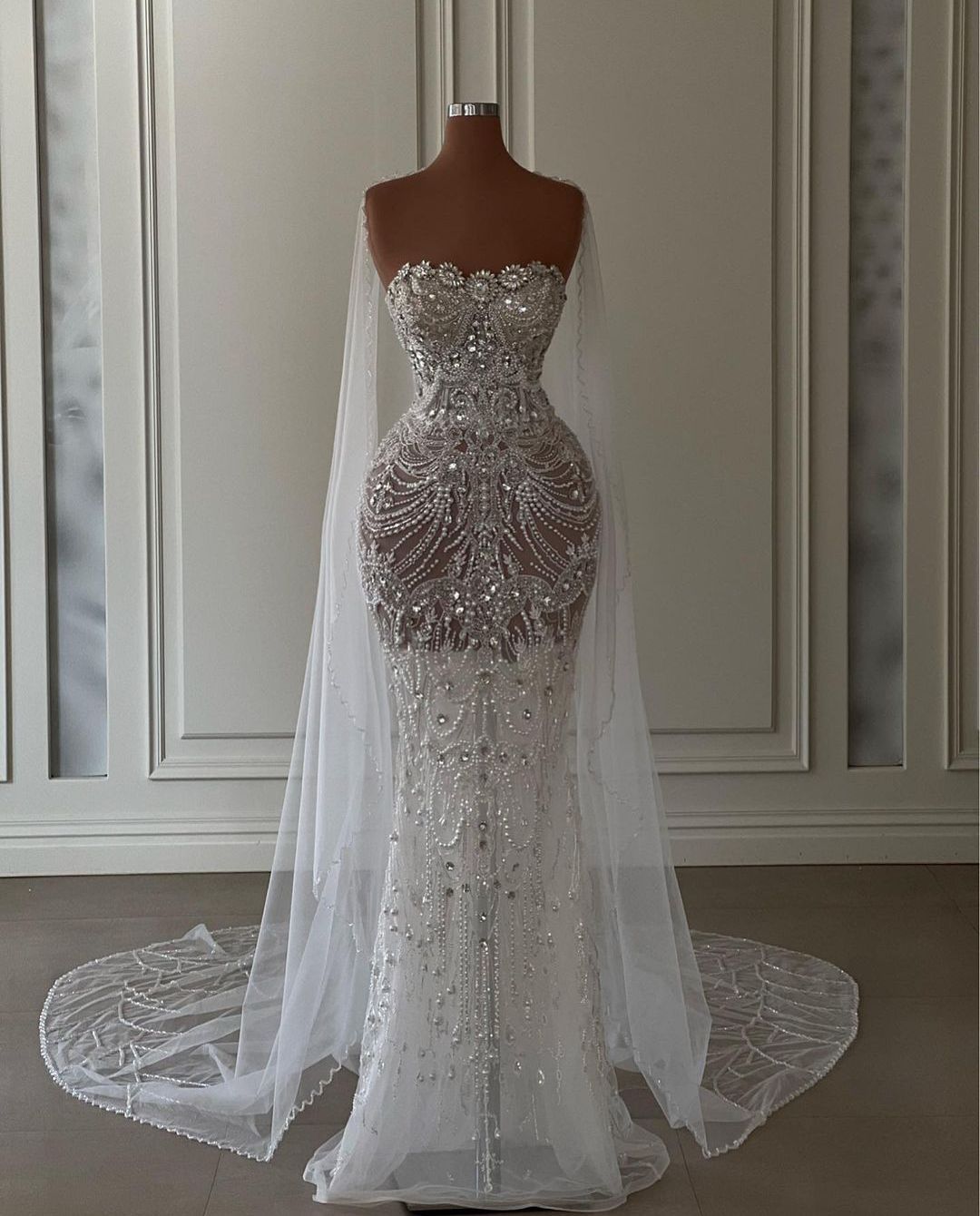 Exquisite Mermaid Wedding Dresses Sleeveless Bateau Appliques Sequins 3D Lace Diamonds Hollow Beaded Shiny Floor Length Bridal Gowns Custom Made abiti