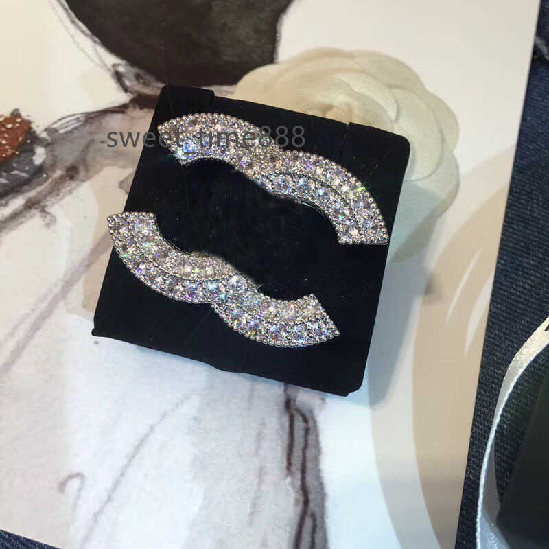 Fashion pin crystal brooches for men and women Party wedding lovers gift designer engagement jewelry for Bride with flannel bag
Fashion pin crystal brooches for men and women Party wedding lovers gift designer engagement jewelry for Bride with flannel bag