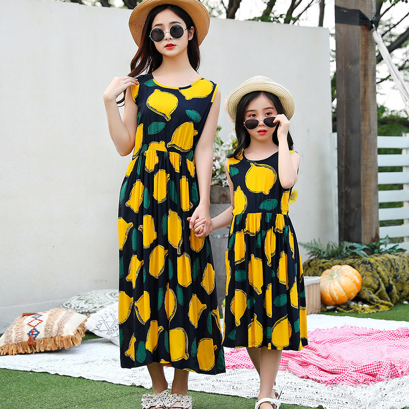 Family Matching Outfits Summer Mom and Daughter Flower Beach Dresses Children Girls Sleeveless Thin Soft Vestidos Parent-child outfit Kids Family Fitt