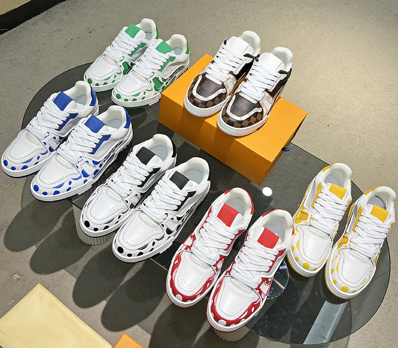 Designer sneakers Mens shoes YK Trainers Casual Shoes Calfskin Wave point Black Green Red Blue Leather Overlays Platform Sneakers Size 38-45, Color 3
Designer sneakers Mens shoes YK Trainers Casual Shoes Calfskin Wave point Black Green Red Blue Leather Overlays Platform Sneakers Size 38-45, Color 3
