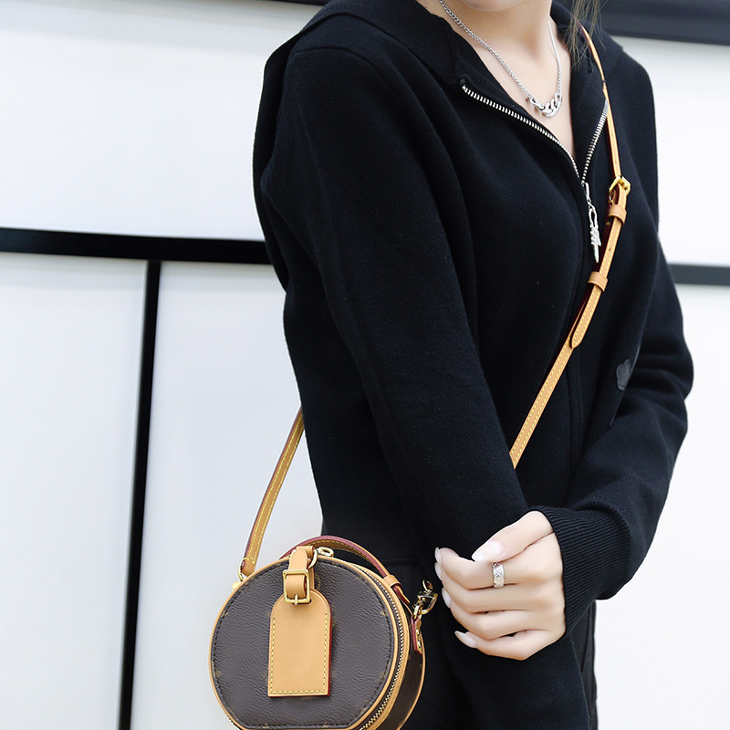 10A designer bag womenbag Coated canvas. Removable shoulder strap for hand, shoulder and back, can also be used as a Fanny packLV079
10A designer bag womenbag Coated canvas. Removable shoulder strap for hand, shoulder and back, can also be used as a Fanny packLV079