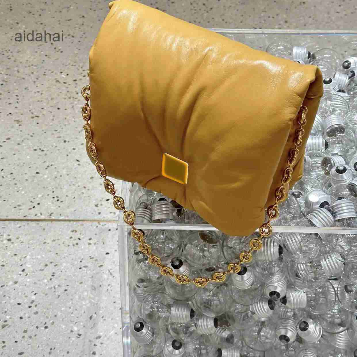Puffer Puffy Leather Women Small Hands Loews 2023 Chain Fashion outlet Bag Handbags Designer Lambskin Fashion Square Pillow Bags Goyas Shoulder RQ2K, Black2
Puffer Puffy Leather Women Small Hands Loews 2023 Chain Fashion outlet Bag Handbags Designer Lambskin Fashion Square Pillow Bags Goyas Shoulder RQ2K, Black2