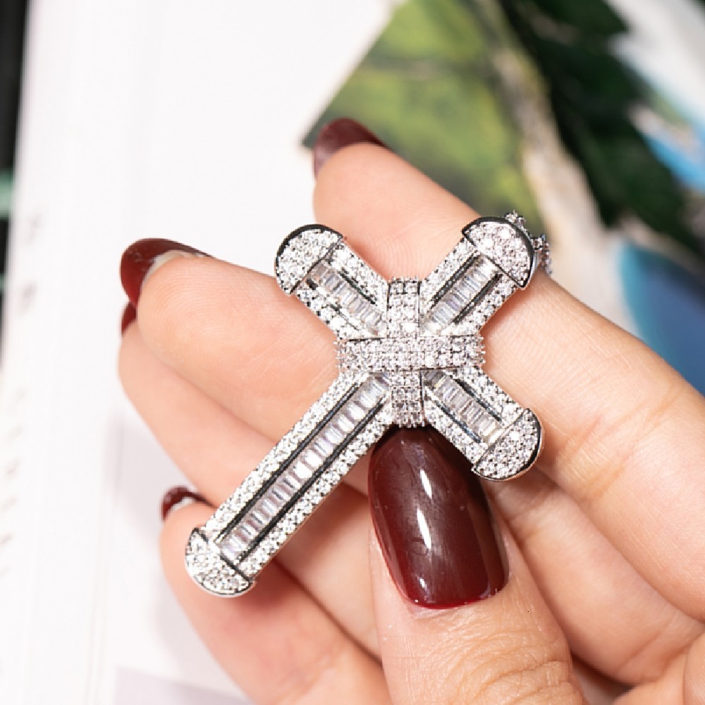 Pendant Necklaces 925 Silver Exquisite Bible Jesus Cross Necklace for women men Crucifix Charm Simulated Platinum Diamond Jewelry N028 230506