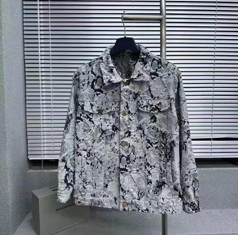 Mens Jacket NEW Brand Designer European Rose Flower Design Denim Jacket Loose Damaged Dark Pattern Mens and Womens Couple Jacquard Jacket, 02
Mens Jacket NEW Brand Designer European Rose Flower Design Denim Jacket Loose Damaged Dark Pattern Mens and Womens Couple Jacquard Jacket, 02