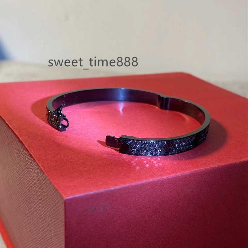25 Grams 18 Karat Gold Black Moissanite Bracelet for Men Black Gold Bangle Screwdriver Unisex Design Customized Large Size
25 Grams 18 Karat Gold Black Moissanite Bracelet for Men Black Gold Bangle Screwdriver Unisex Design Customized Large Size