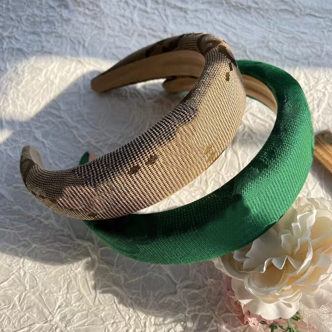 7style Brand Designer Double Letter Printing Headbands for Women Wide-brimmed Thicken Spring HairBands HeadWrap Cloth Fabric Headwear Street Fashion HeadScarf 
7style Brand Designer Double Letter Printing Headbands for Women Wide-brimmed Thicken Spring HairBands HeadWrap Cloth Fabric Headwear Street Fashion HeadScarf