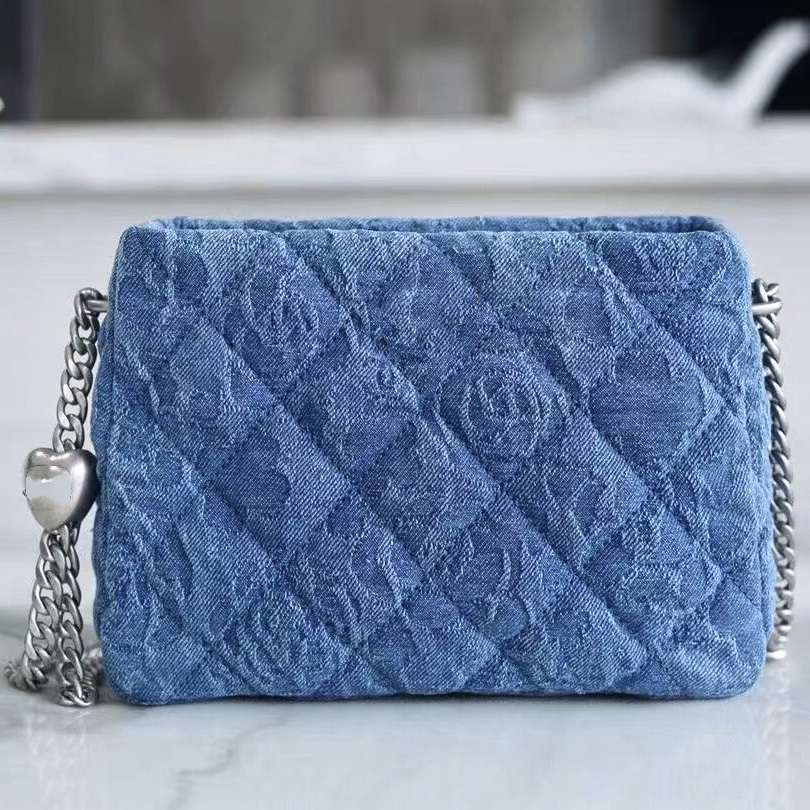10A Luxury Tote bag Designer women's shoulder bag spring and summer fashion denim Love buckle chain bag purse with original factory gift box, Denim blue
10A Luxury Tote bag Designer women's shoulder bag spring and summer fashion denim Love buckle chain bag purse with original factory gift box, Denim blue