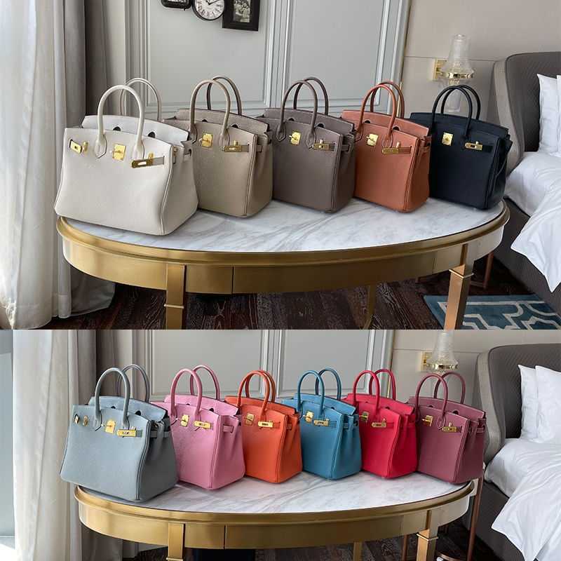 Brand Totes BagNew Fashion Bags Wrap Lychee Grain Leather Handbag Versatile First Layer Cowhide Large Capacity Women's Bag Pure Leather One Shoulder Bag, Black 30cm black
Brand Totes BagNew Fashion Bags Wrap Lychee Grain Leather Handbag Versatile First Layer Cowhide Large Capacity Women's Bag Pure Leather One Shoulder Bag, Black 30cm black