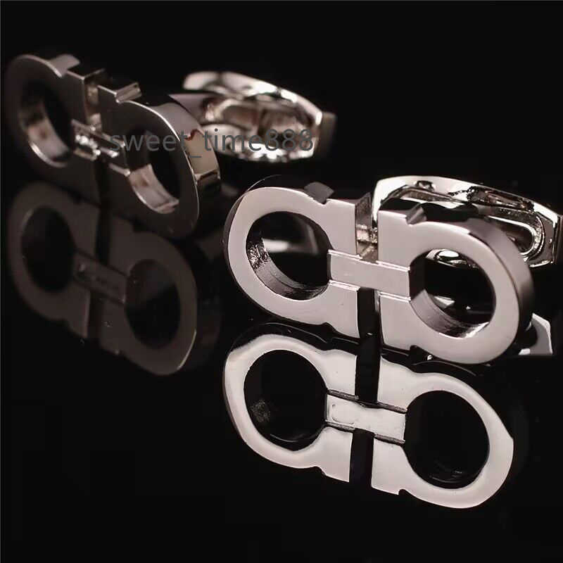 Luxurys Designers Brand Cuff link High Quality Fashion Jewelry Men Womens Classic Letters Cuff links Shirt Accessories Wedding Exquisite Gift Cufflinks
Luxurys Designers Brand Cuff link High Quality Fashion Jewelry Men Womens Classic Letters Cuff links Shirt Accessories Wedding Exquisite Gift Cufflinks