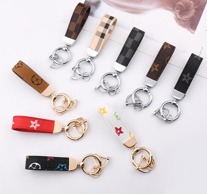 Fashion Designer Keychain Classic Exquisite Luxury Car Keyring Zinc Alloy Letter Unisex Lanyard Metal Small Jewelry 17 colors