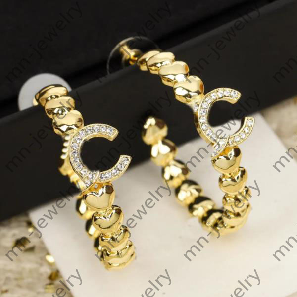 2023 18K gold heart shaped stud luxury earrings. Wedding Valentine's Day designer earrings for Women. High quality designer Jewelry
2023 18K gold heart shaped stud luxury earrings. Wedding Valentine's Day designer earrings for Women. High quality designer Jewelry