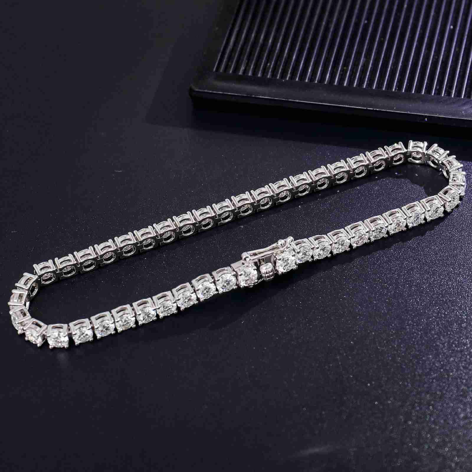 Wholesale 6-9 Inch Tennis Chain 925 Sterling Silver Tennis Bracelet 4mm Moissanite Prong Setting Hiphop Style for Man Women
Wholesale 6-9 Inch Tennis Chain 925 Sterling Silver Tennis Bracelet 4mm Moissanite Prong Setting Hiphop Style for Man Women