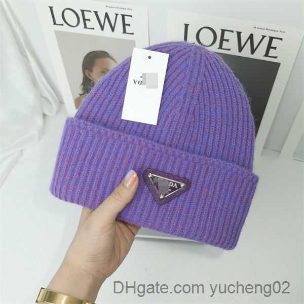 Fashion Luxury beanies designer Winter Bean men women design knit hats fall woolen cap letter jacquard Unisex 100% Cashmere letter leisure Skull Hat outdoor b2, Red
Fashion Luxury beanies designer Winter Bean men women design knit hats fall woolen cap letter jacquard Unisex 100% Cashmere letter leisure Skull Hat outdoor b2, Red