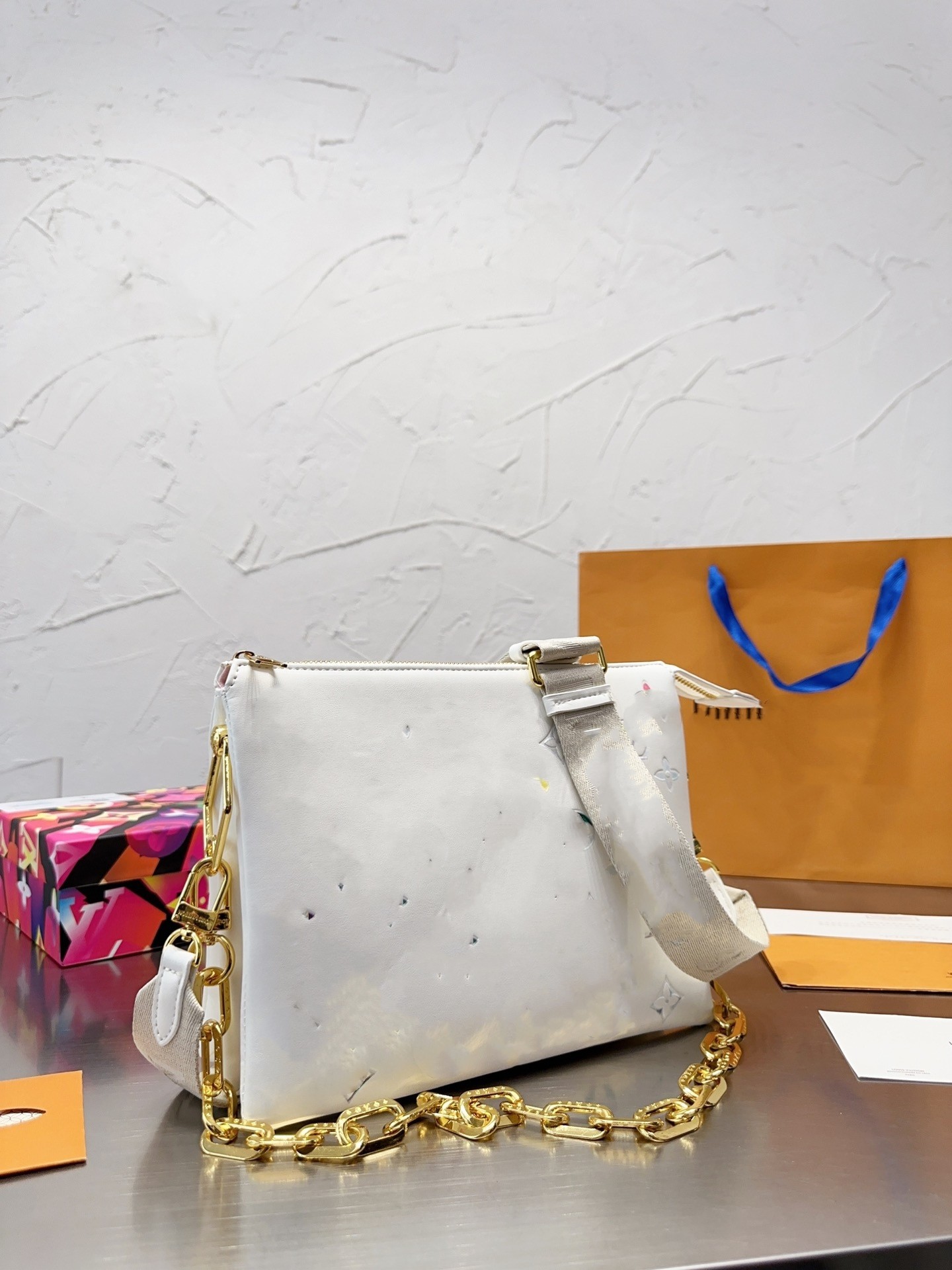 Fashion M57790 louiseitys coussin MM designer bag vuttonse brand luxurys handbag cosmetic bag high quality micro bag shoulder bag tote bags for women handbag 26cm
Fashion M57790 louiseitys coussin MM designer bag vuttonse brand luxurys handbag cosmetic bag high quality micro bag shoulder bag tote bags for women handbag 26cm