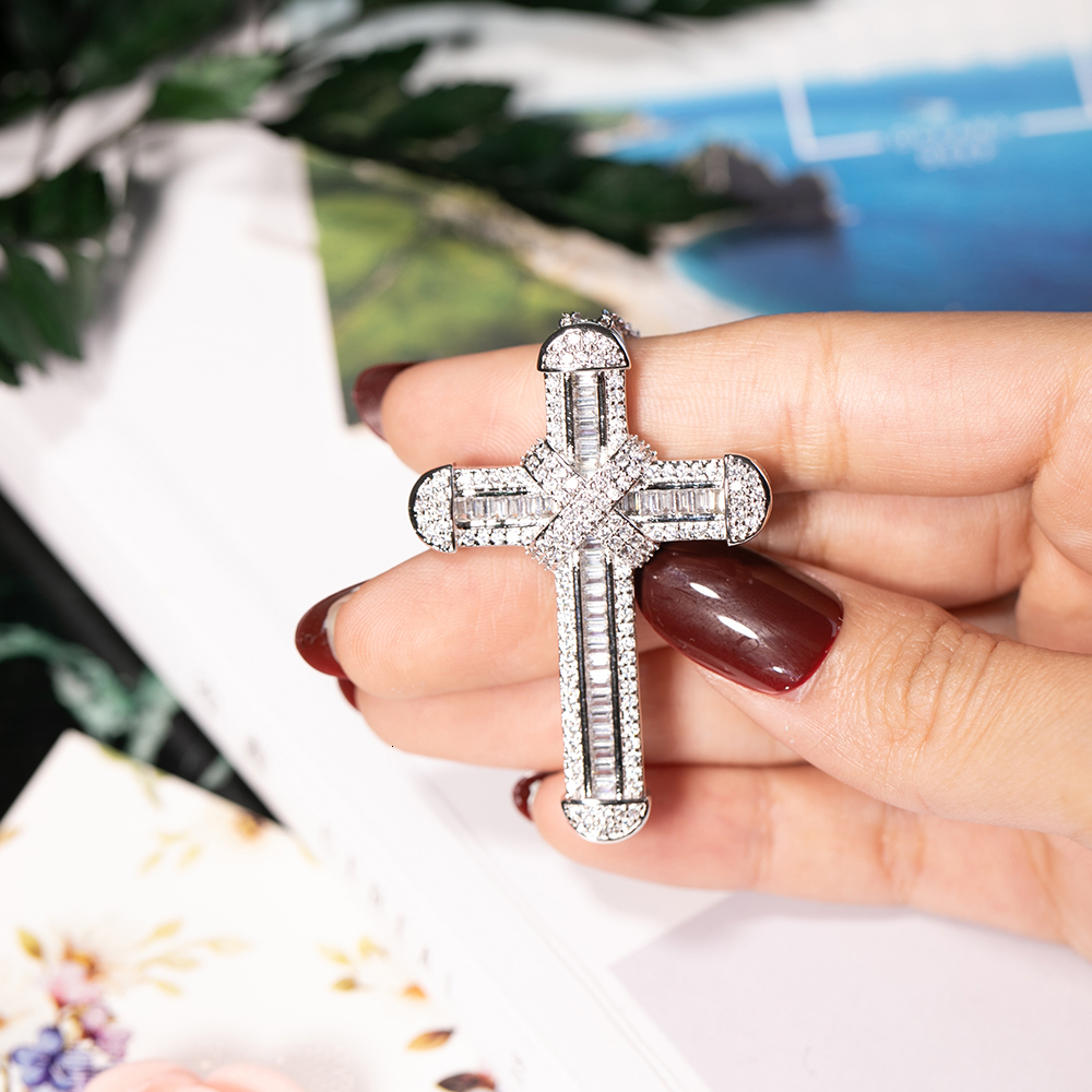 Pendant Necklaces 925 Silver Exquisite Bible Jesus Cross Necklace for women men Crucifix Charm Simulated Platinum Diamond Jewelry N028 230506