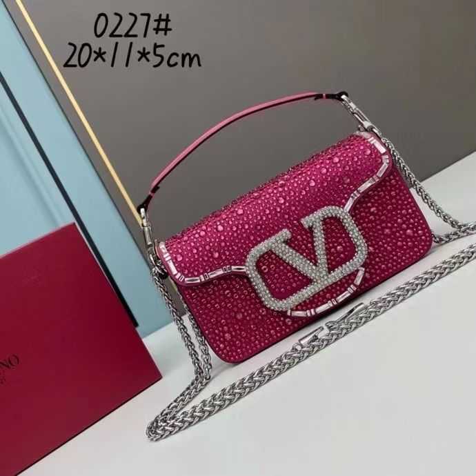 Diamond Designer Women Bags Luxurys Bling Valentiones Handbag Buckle Big v Mini Loco Crystal Handheld Shoulder Crossbody Chain Bag 9DVQ, Black small size 20cm in length
Diamond Designer Women Bags Luxurys Bling Valentiones Handbag Buckle Big v Mini Loco Crystal Handheld Shoulder Crossbody Chain Bag 9DVQ, Black small size 20cm in length