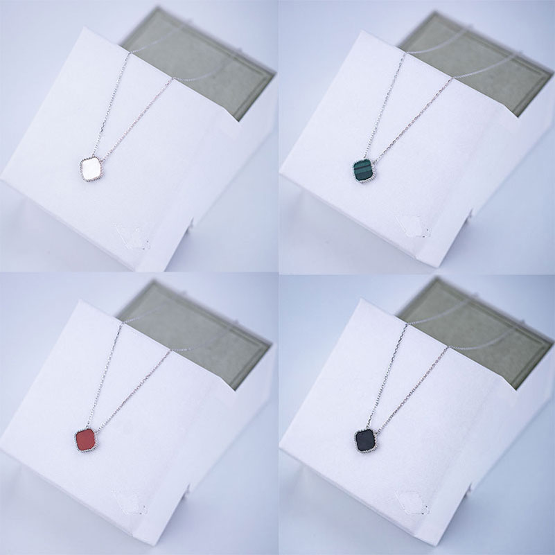 Designer Jewelry Necklace Van Clover Pendant Necklaces womens necklace 18K Gold Plated Fashion clovers gift gold chain love necklace moissanite chain Ketting
Designer Jewelry Necklace Van Clover Pendant Necklaces womens necklace 18K Gold Plated Fashion clovers gift gold chain love necklace moissanite chain Ketting