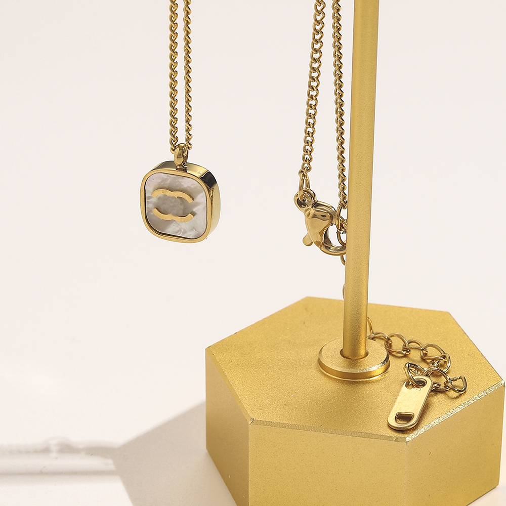 Never Fading Double Letter Pendants Necklaces 18K Gold Plated Luxury Brand Designer Stainless Steel Choker Pendant Necklace Chain Jewelry Accessories ZG1470
Never Fading Double Letter Pendants Necklaces 18K Gold Plated Luxury Brand Designer Stainless Steel Choker Pendant Necklace Chain Jewelry Accessories ZG1470