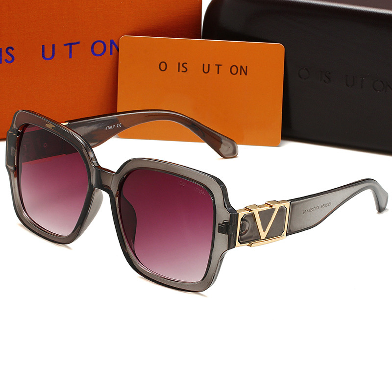 Designer Louiseities Viutonities Sunglasses Brand Glasses Outdoor Shades PC Fashion Classic Ladies Luxury Sun glass Mirrors For Women With Box 8866
Designer Louiseities Viutonities Sunglasses Brand Glasses Outdoor Shades PC Fashion Classic Ladies Luxury Sun glass Mirrors For Women With Box 8866