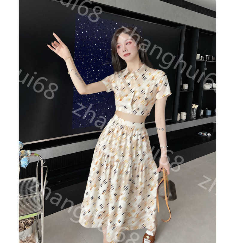 23ss skirt set women designer clothes brand Spring summer new camo logo printed lapel short-sleeved shirt slimming long Half skirt suit womens clothing a1
23ss skirt set women designer clothes brand Spring summer new camo logo printed lapel short-sleeved shirt slimming long Half skirt suit womens clothing a1