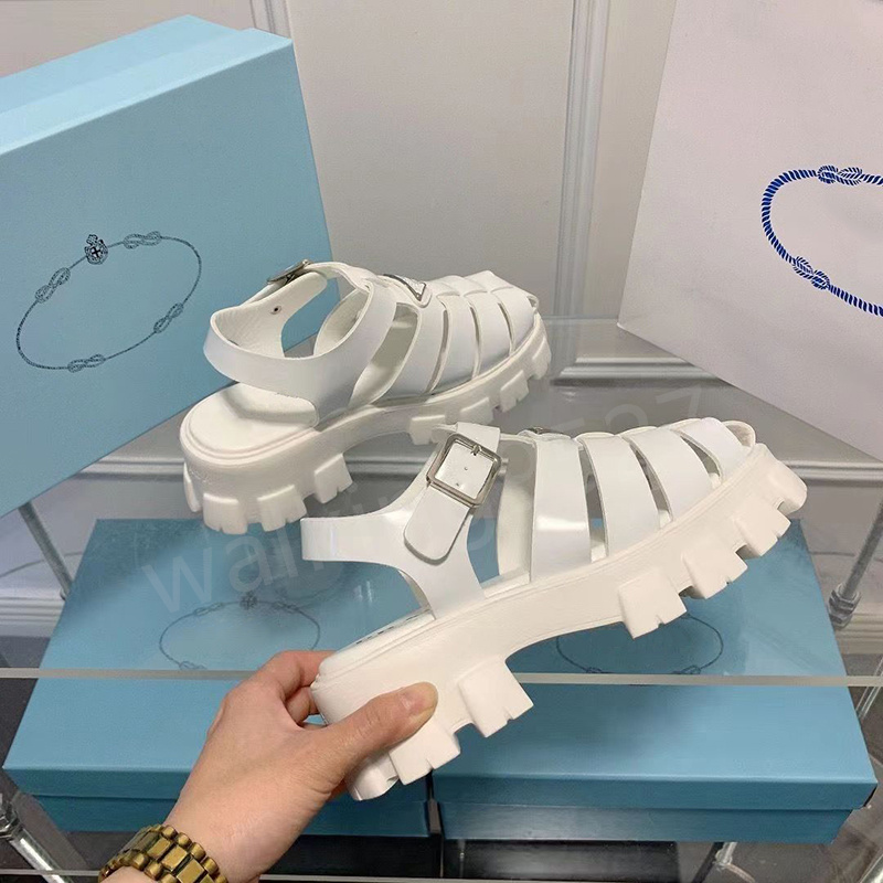 Designer Sandals Luxury Foam Rubber Sandal Padded Nappa Slippers Women Shoes Black White Platform Slides Summer Beach Slipper Womens Lug Tread Shearling Slide
Designer Sandals Luxury Foam Rubber Sandal Padded Nappa Slippers Women Shoes Black White Platform Slides Summer Beach Slipper Womens Lug Tread Shearling Slide
