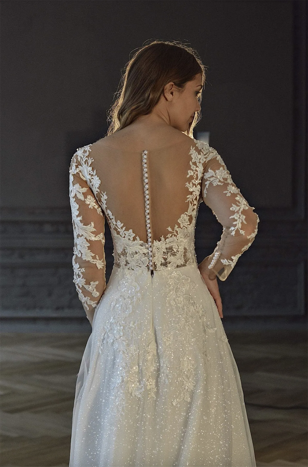 V Neck Appliqued Lace A Line Wedding Dresses With Long Sleeves Shiny Sequined Vintage Country Illusion Back Buttons Vestidos Plus Size Maternity Brida