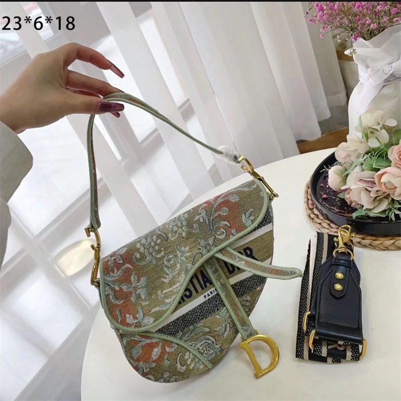 DUPE Cosmetic Bags saddle Fashion is fleeting classics last forever Fashion is a cycle only size 23cm With box Without box
DUPE Cosmetic Bags saddle Fashion is fleeting classics last forever Fashion is a cycle only size 23cm With box Without box