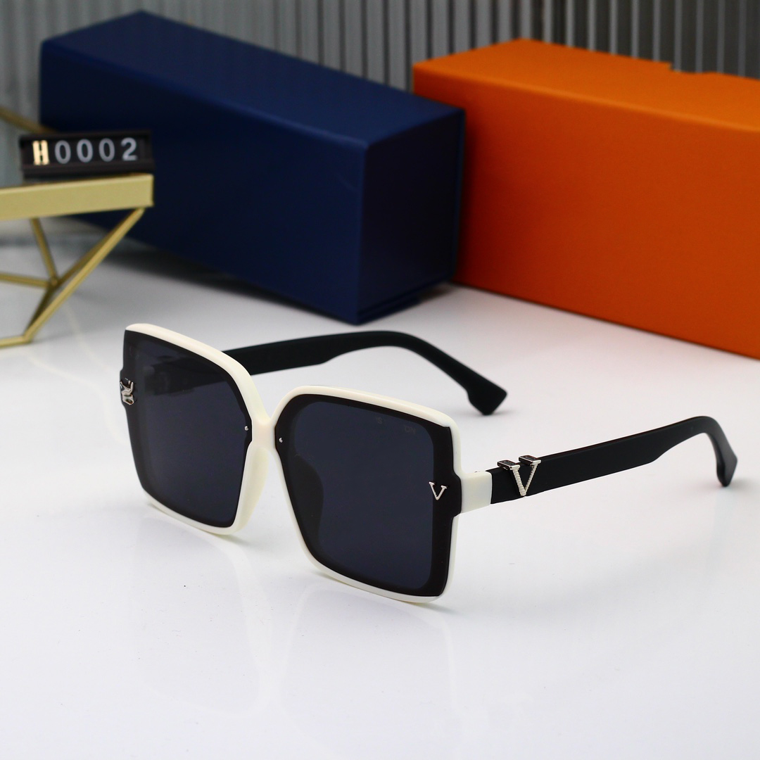 Designer sunglasses classic sunglasses for women outdoor men luxury sun shades UV protection large square frame beach travel high quality gifts
Designer sunglasses classic sunglasses for women outdoor men luxury sun shades UV protection large square frame beach travel high quality gifts