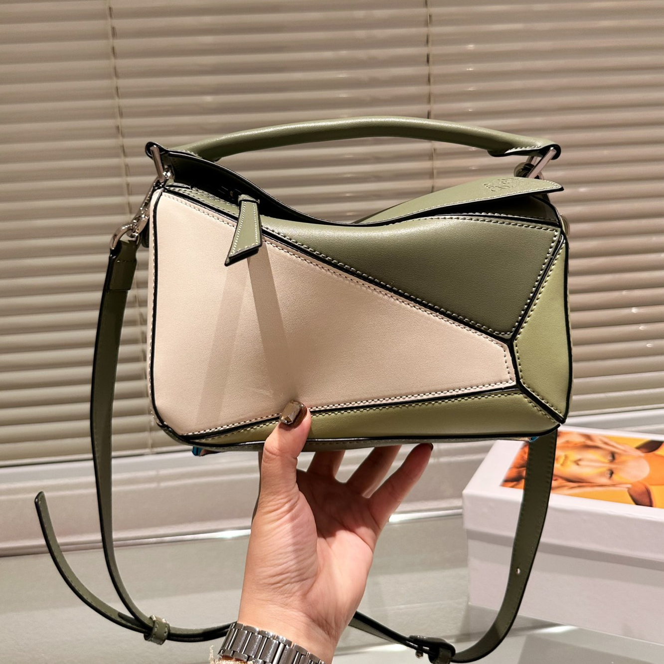 Geometry bag Patchwork Bags cool shoulder wallet 2023 Luxurys Tops designers Lady Quality Women handbag Fashion handbags mother cossbody shopping purse Clutch 1, Picture color with logo
Geometry bag Patchwork Bags cool shoulder wallet 2023 Luxurys Tops designers Lady Quality Women handbag Fashion handbags mother cossbody shopping purse Clutch 1, Picture color with logo